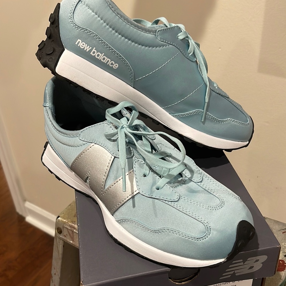 New Balance 327